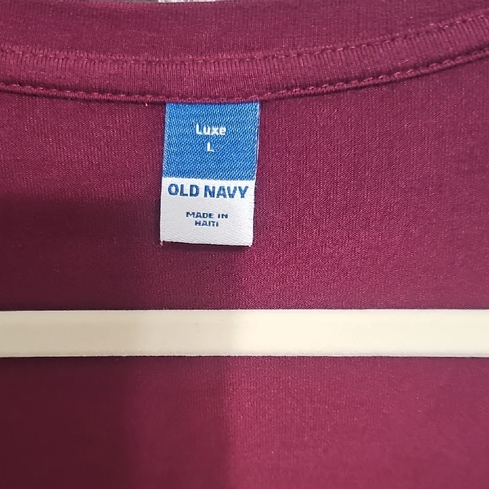 Old Navy Deep Maroon V-Neck Short Sleeve Tee, Cotton Spandex blend, Sz L - Picture 2 of 2